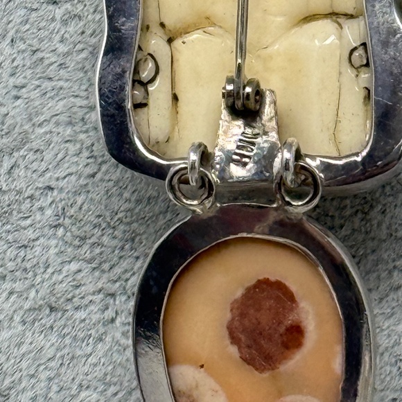 Amy Kahn Russell gorgeous carved rabbit and pink easter agate pendant pin HUGE - Picture 10 of 16